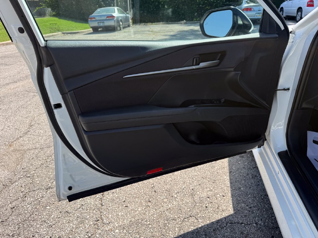 Used 2025 Toyota Camry LE FWD image 16