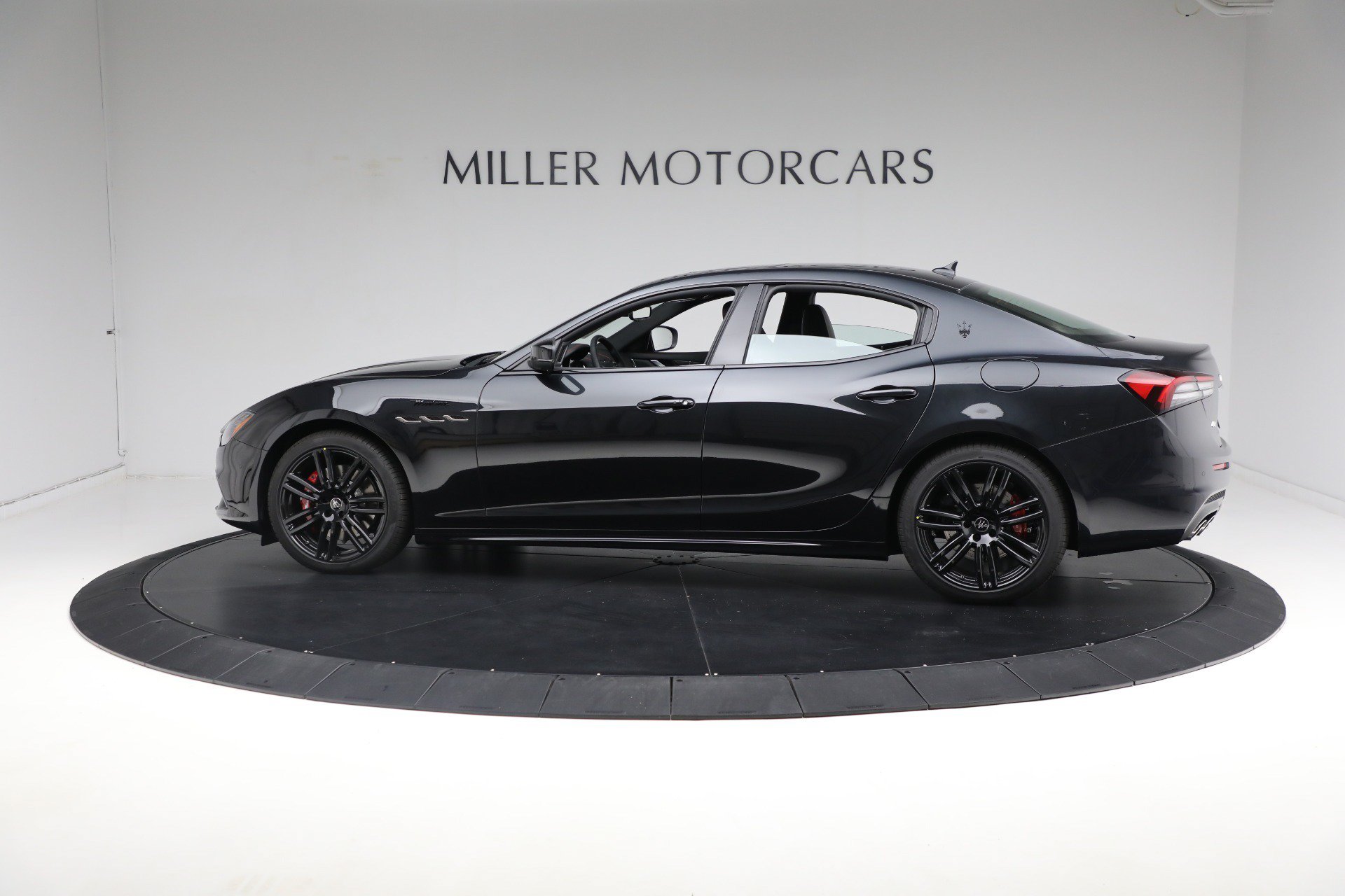 Certified 2024 Maserati Ghibli Modena Q4 AWD/4WD image 7