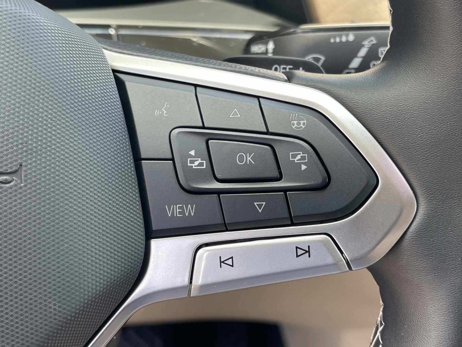 Used 2025 Volkswagen Atlas SE FWD image 20