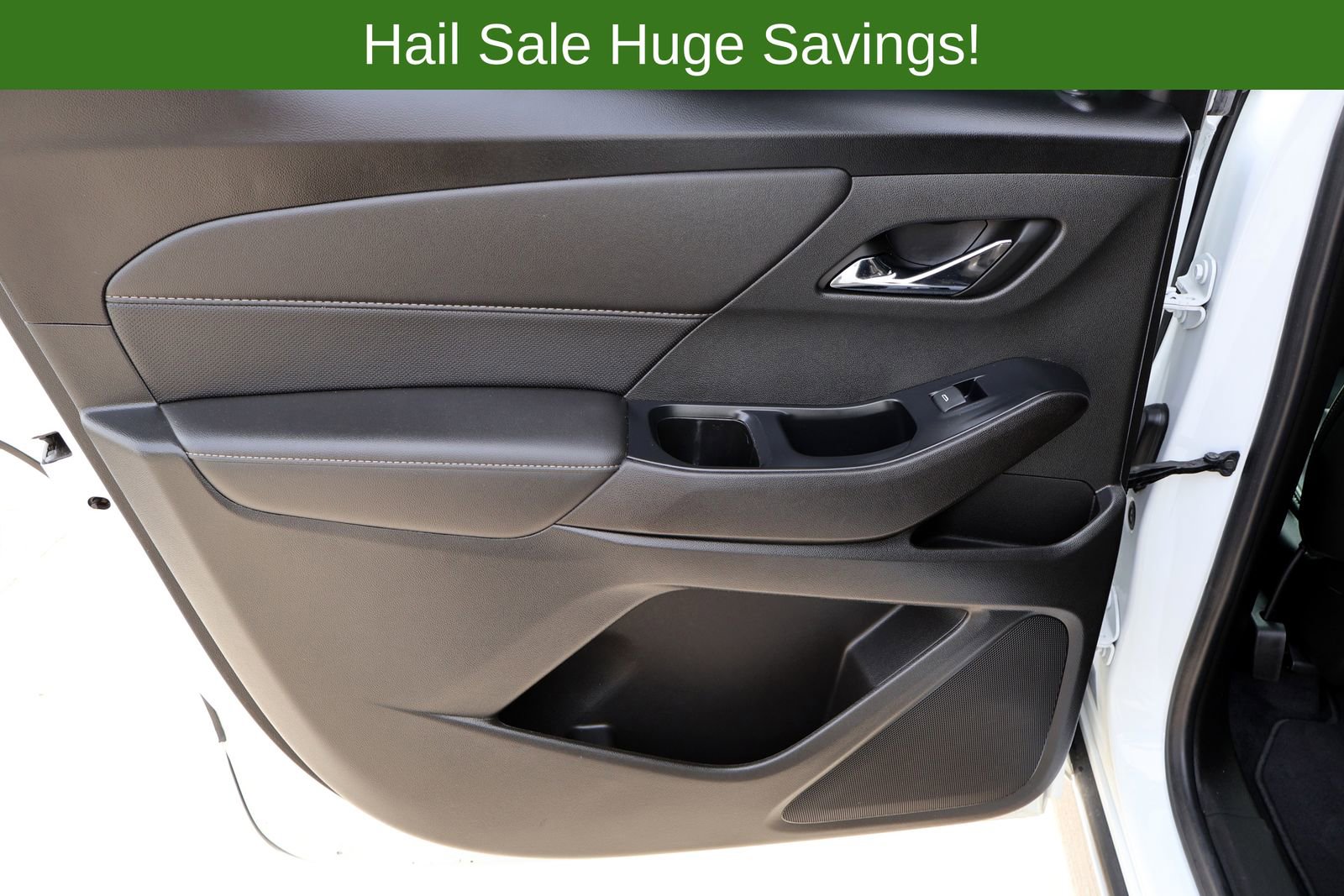 Used 2023 Chevrolet Traverse Premier FWD image 13