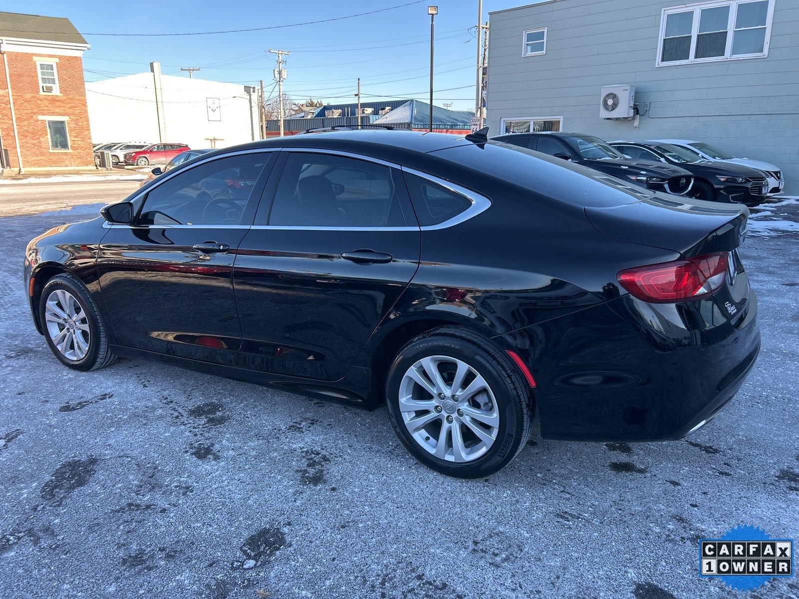 Used 2017 Chrysler 200 Limited Platinum w/ Comfort & Convenience Group image 2