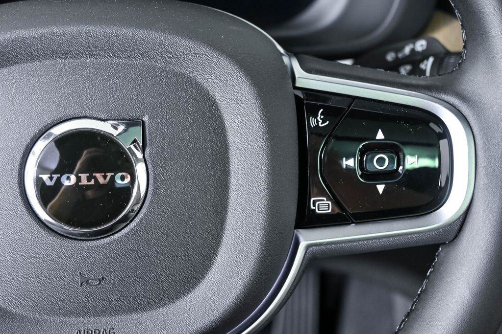 New 2026 Volvo XC60 B5 Plus w/ Protection Package Premier AWD/4WD image 10