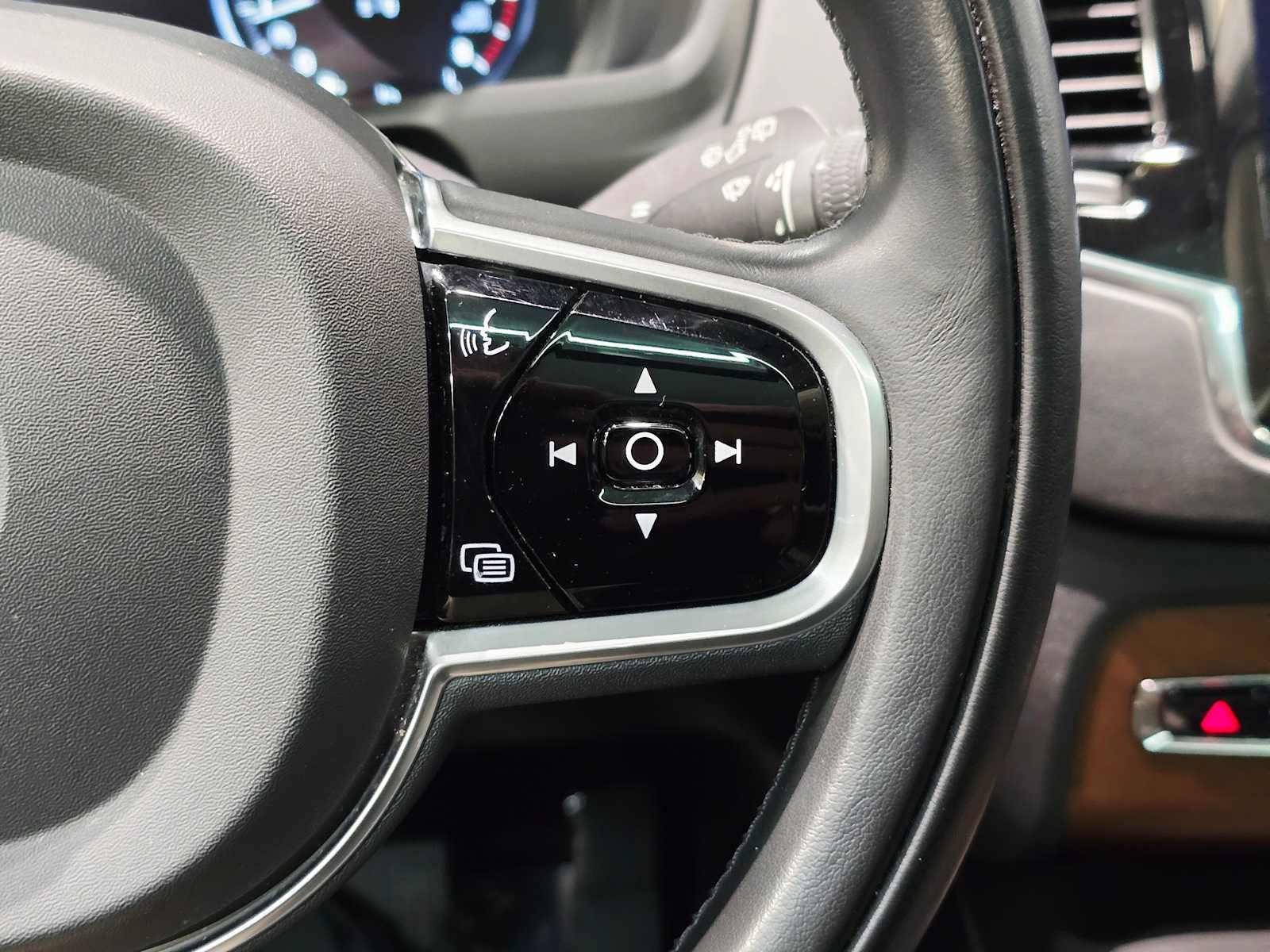 Used 2017 Volvo XC90 T6 Inscription w/ Vision Package image 18