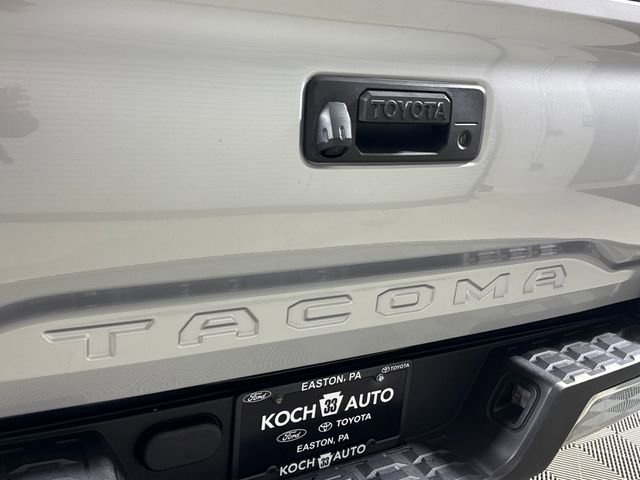 Used 2018 Toyota Tacoma SR5 image 18