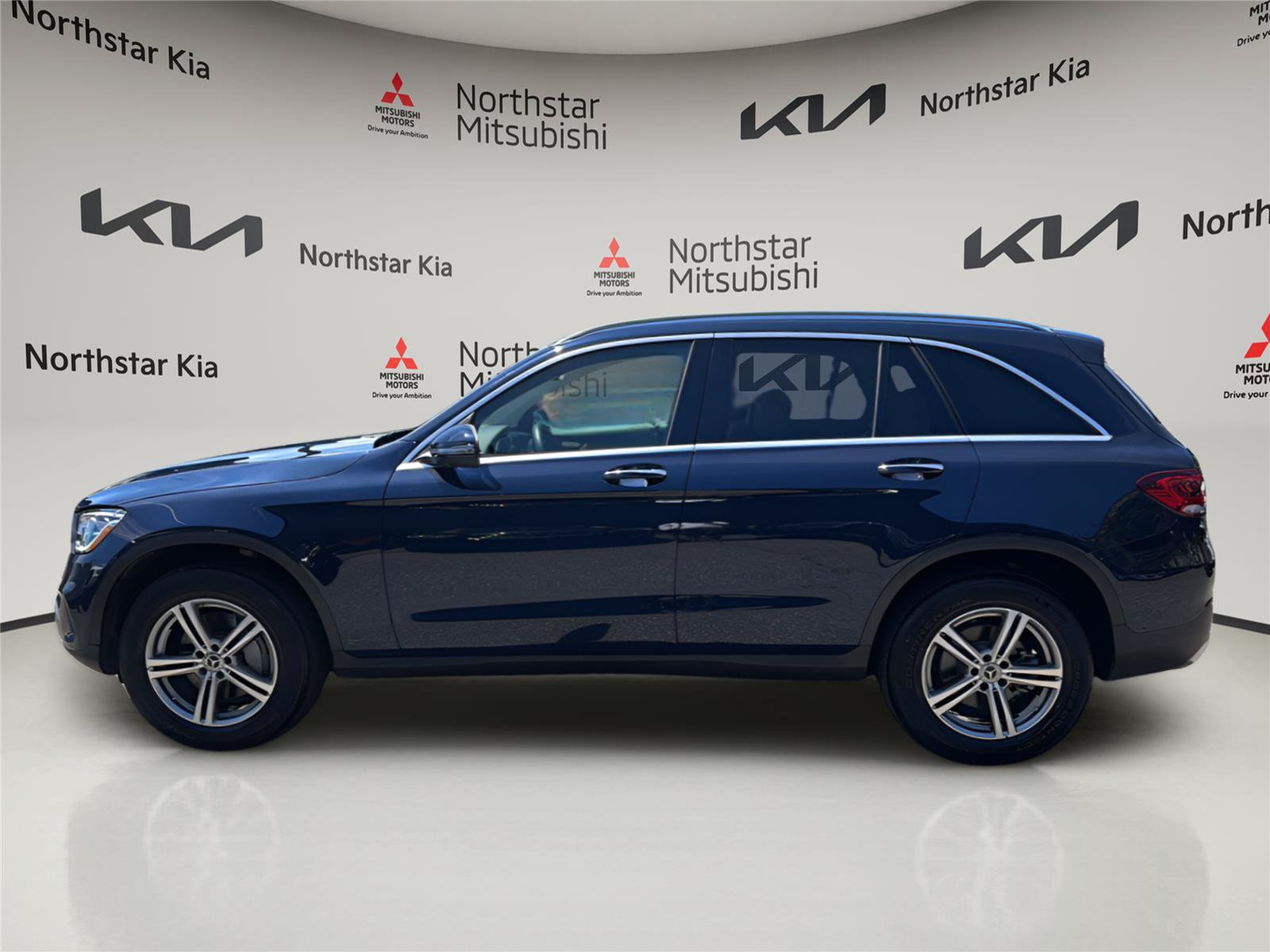 Used 2022 Mercedes-Benz GLC 300 4MATIC w/ Multimedia Package Lite image 2