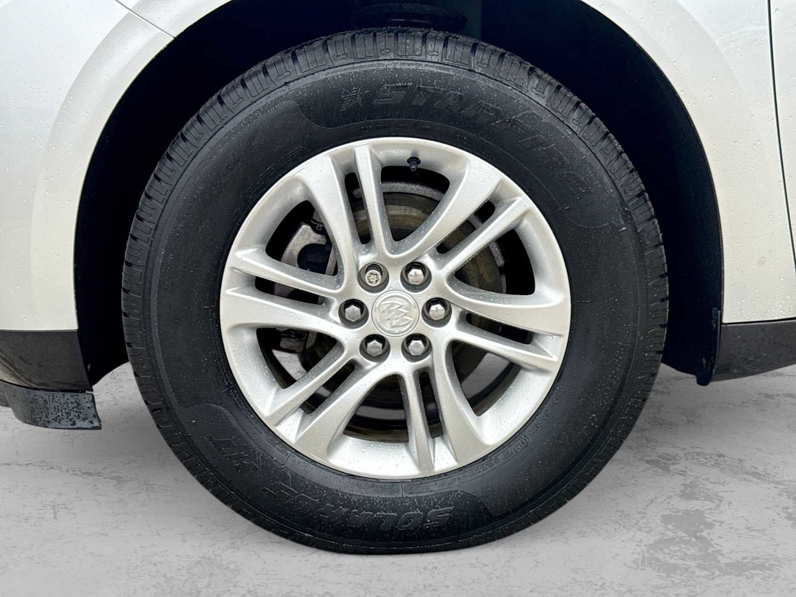 Used 2018 Buick Enclave Essence FWD image 13