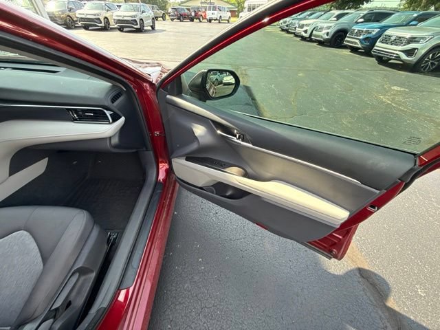 Used 2022 Toyota Camry LE w/ Convenience Package FWD image 12