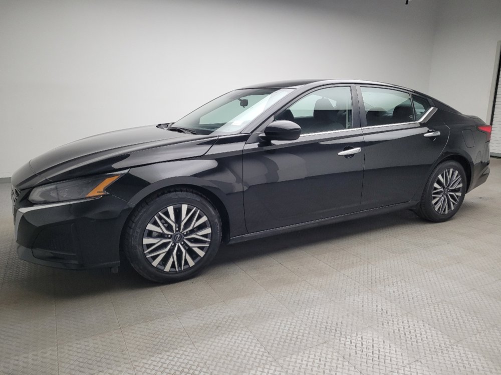 Used 2023 Nissan Altima 2.5 SV image 2