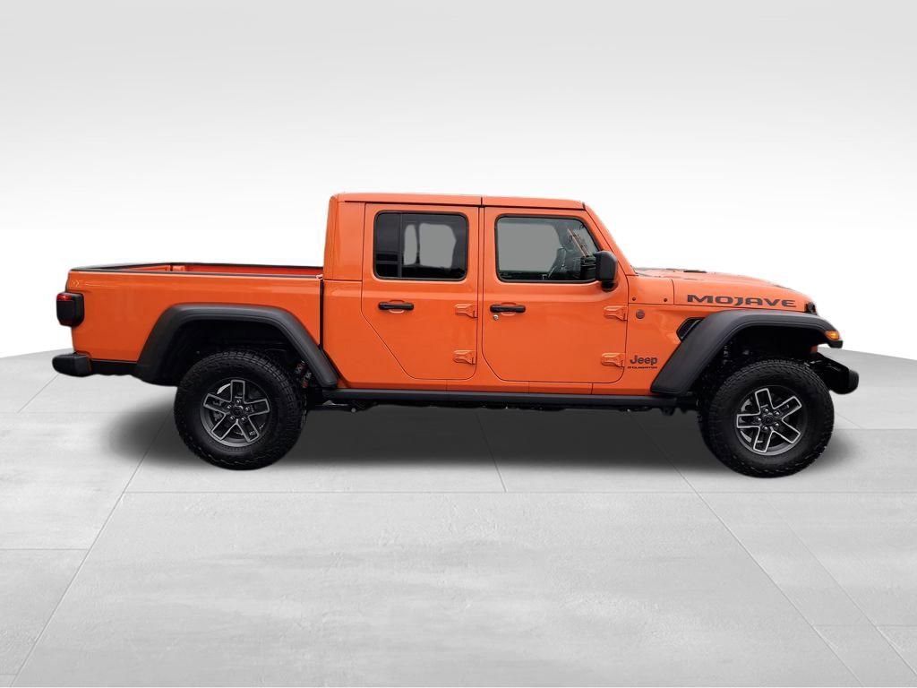 Used 2025 Jeep Gladiator Mojave w/ Convenience Group image 7