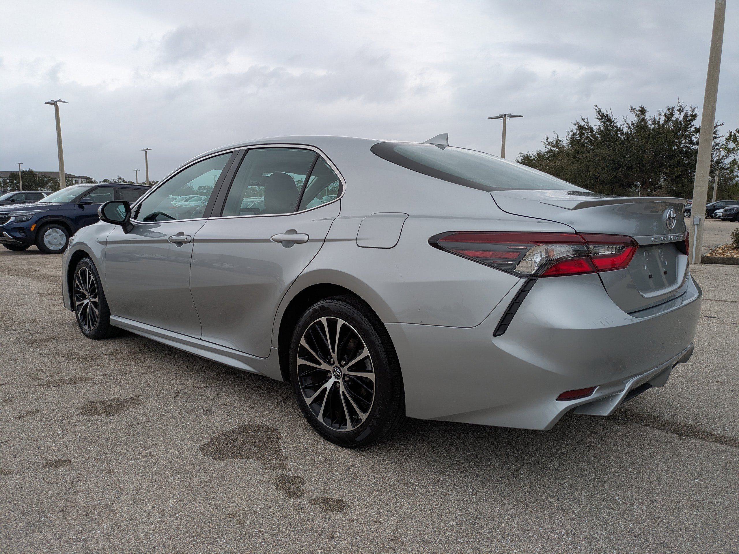 Used 2023 Toyota Camry SE image 7