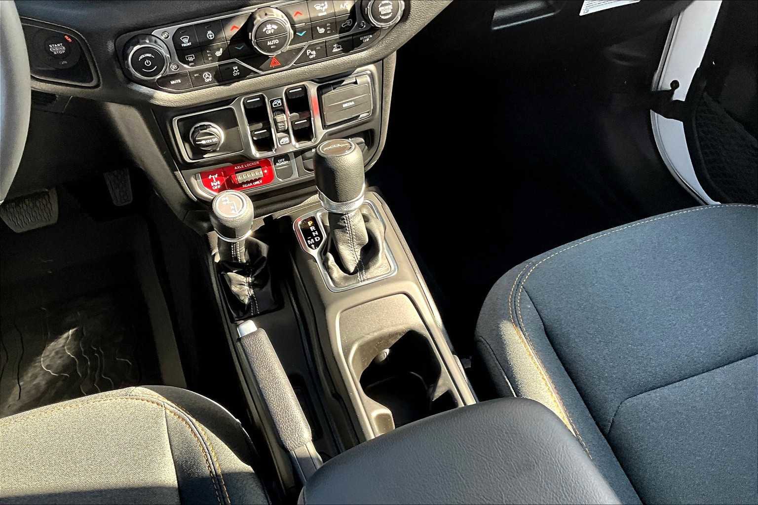 New 2025 Jeep Gladiator Sport image 17