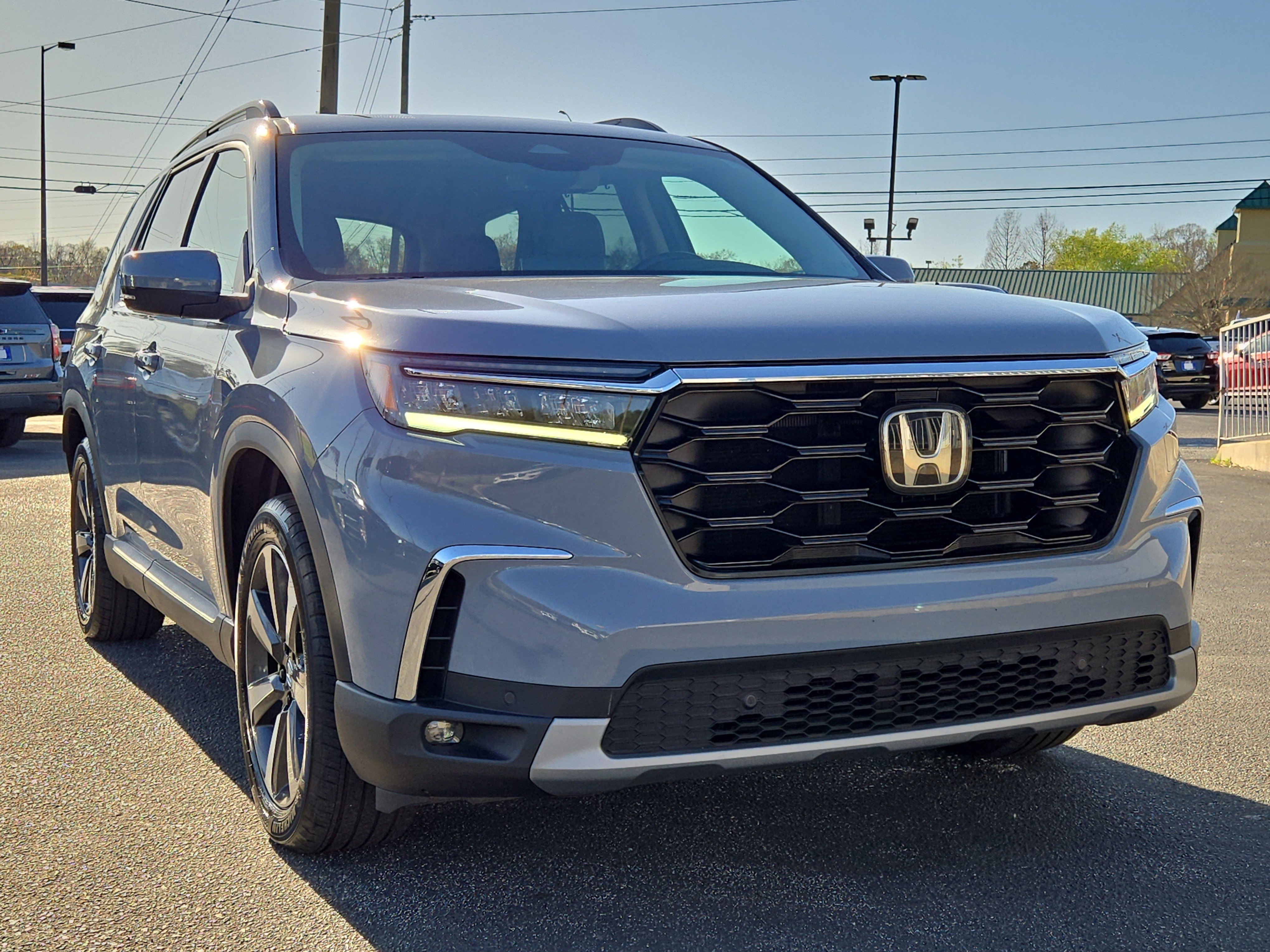 Used 2024 Honda Pilot Touring image 4