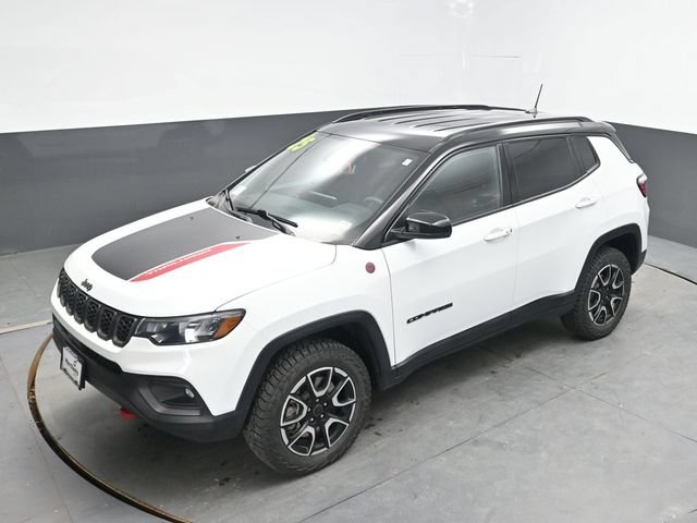 Used 2025 Jeep Compass Trailhawk AWD/4WD image 21