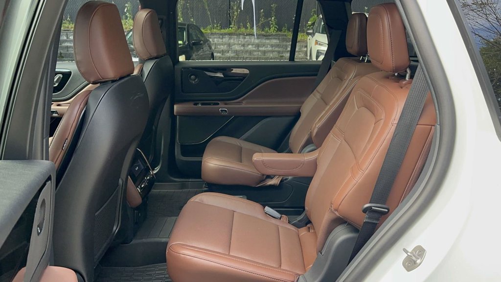 Used 2026 Lincoln Aviator Reserve AWD/4WD image 14