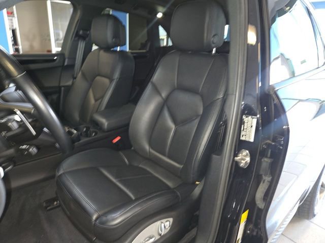 Used 2023 Porsche Macan AWD/4WD image 11