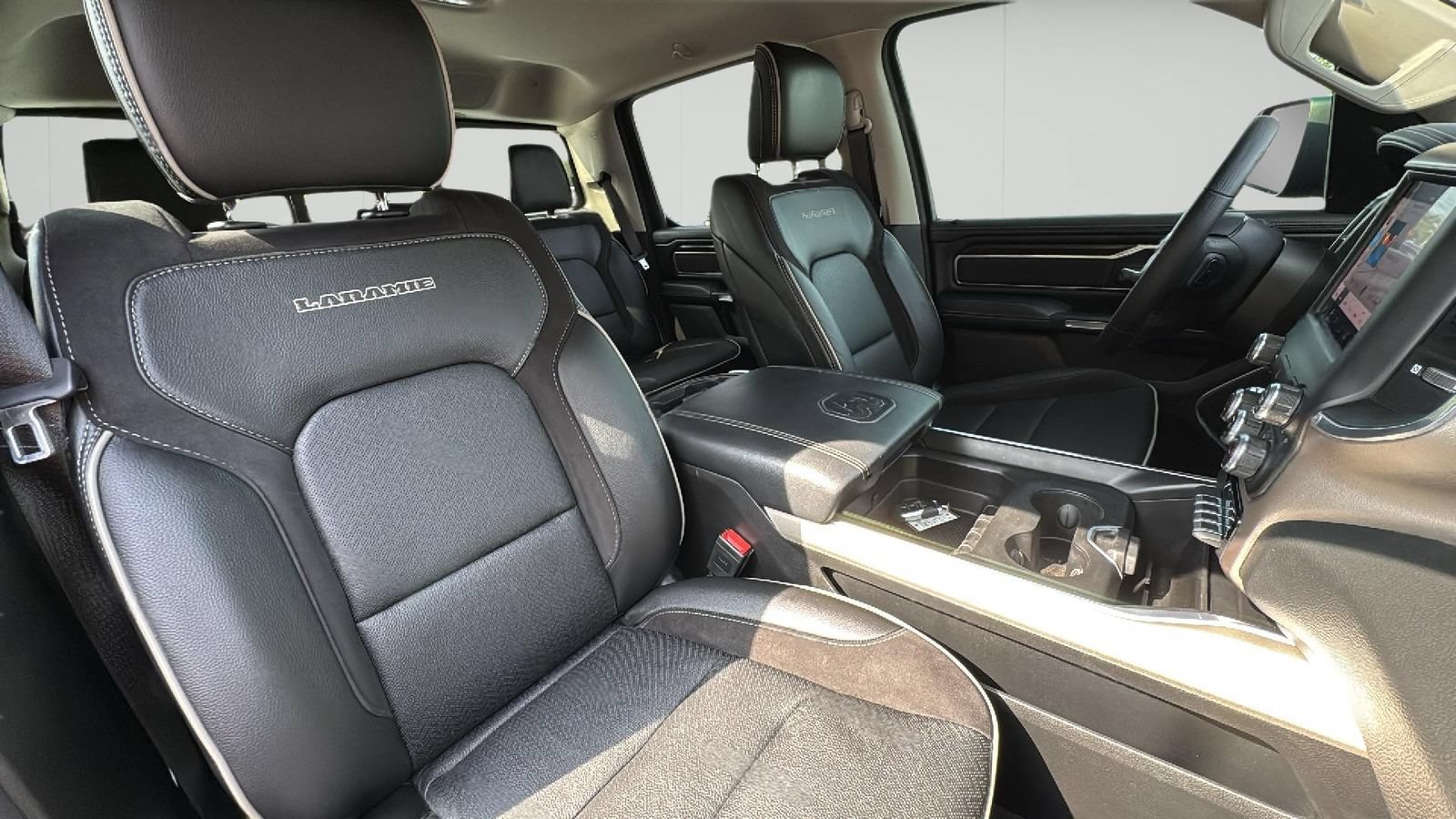 Used 2022 RAM 1500 Laramie AWD/4WD image 23