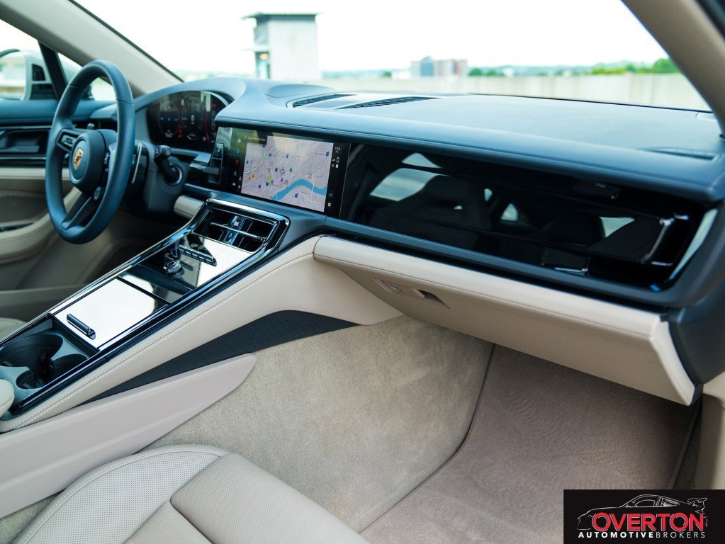 Used 2025 Porsche Panamera 4 image 31