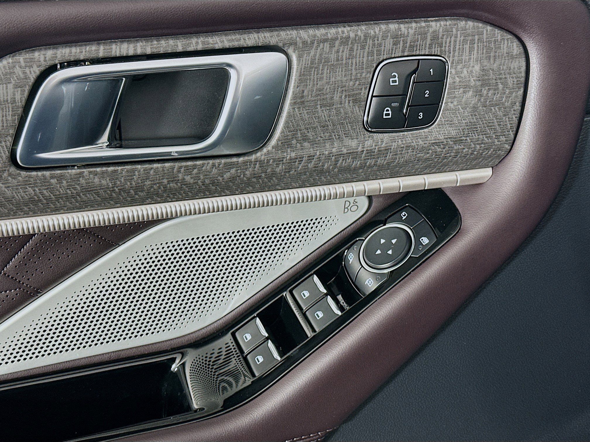 Used 2025 Ford Explorer Platinum w/ LUX Leather Package image 15