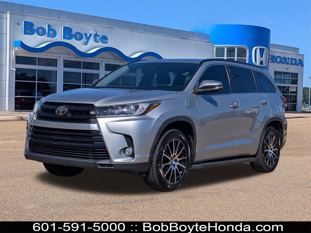 Used 2017 Toyota Highlander SE