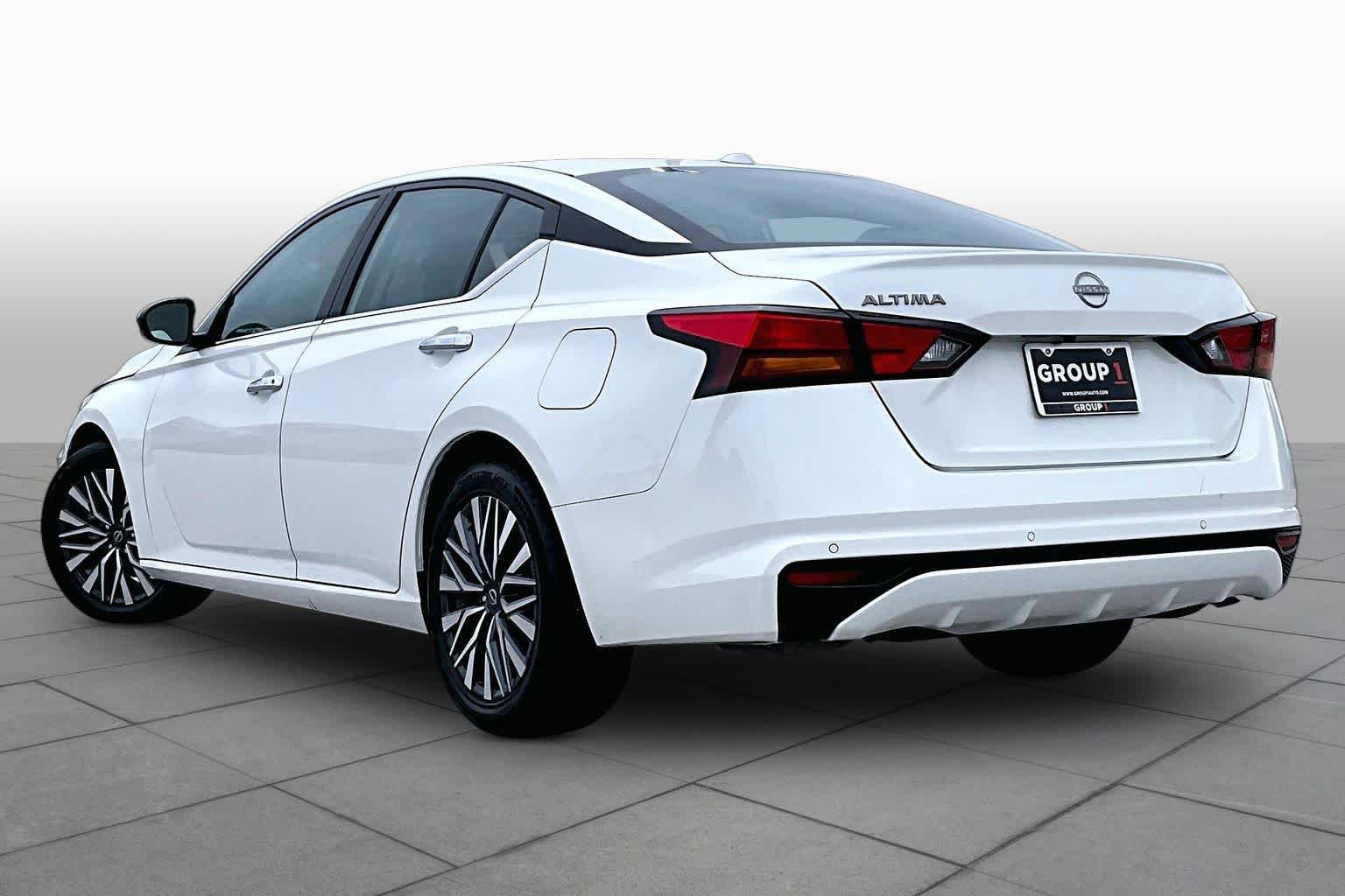 Used 2025 Nissan Altima 2.5 SV FWD image 12