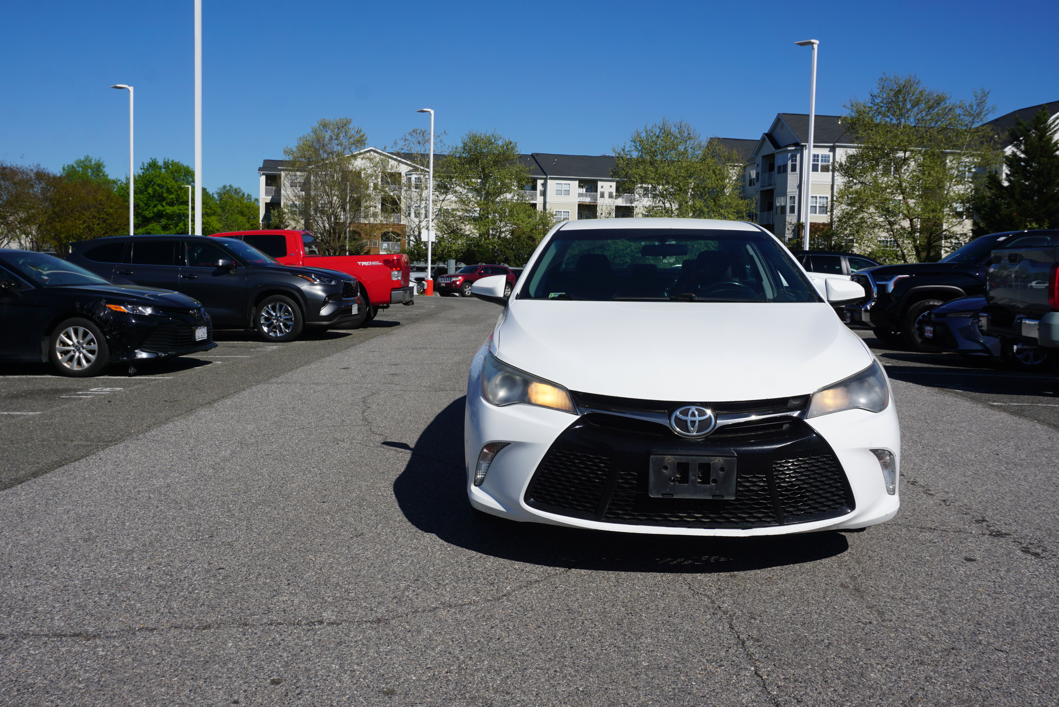 Used 2017 Toyota Camry SE image 2