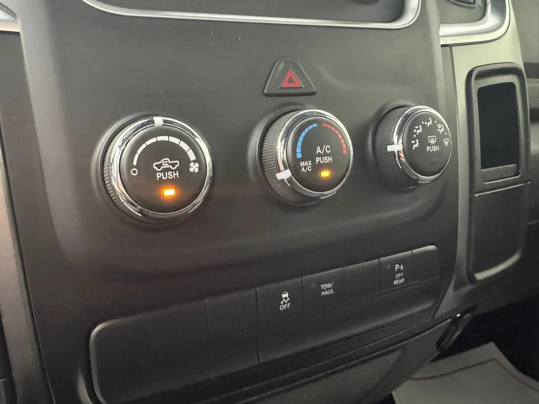 Used 2022 RAM 1500 Warlock AWD/4WD image 19