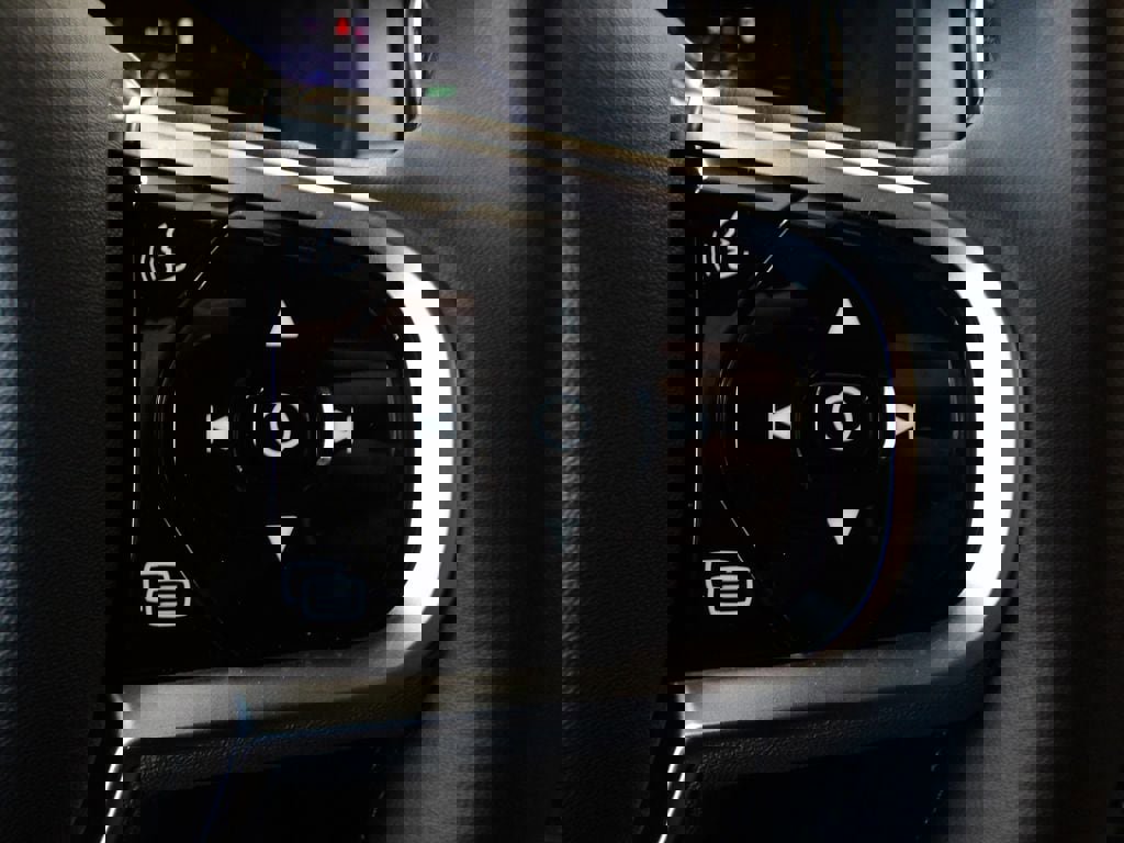 Certified 2025 Volvo XC90 T8 Plus image 20