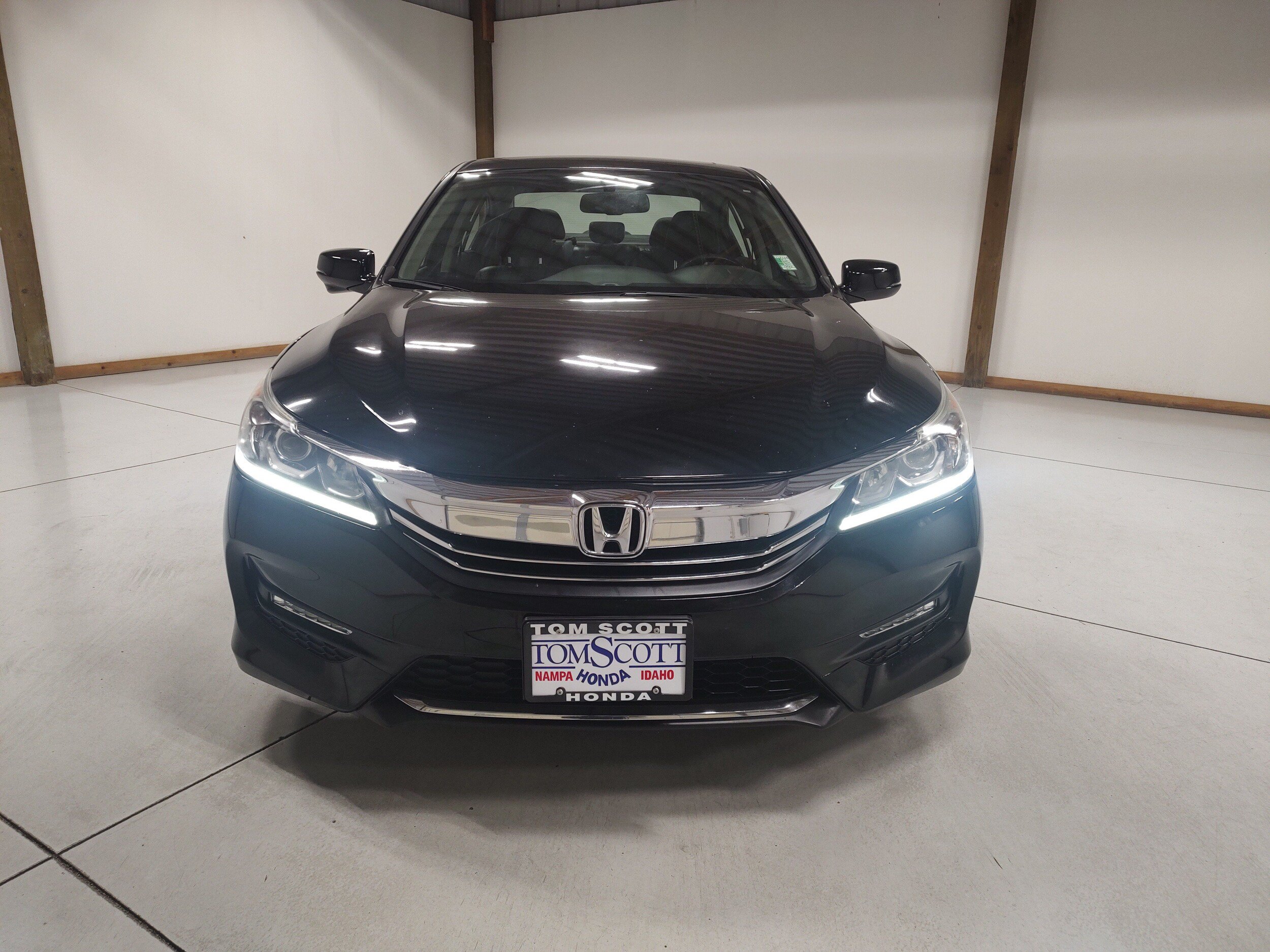 Used 2017 Honda Accord EX-L image 3