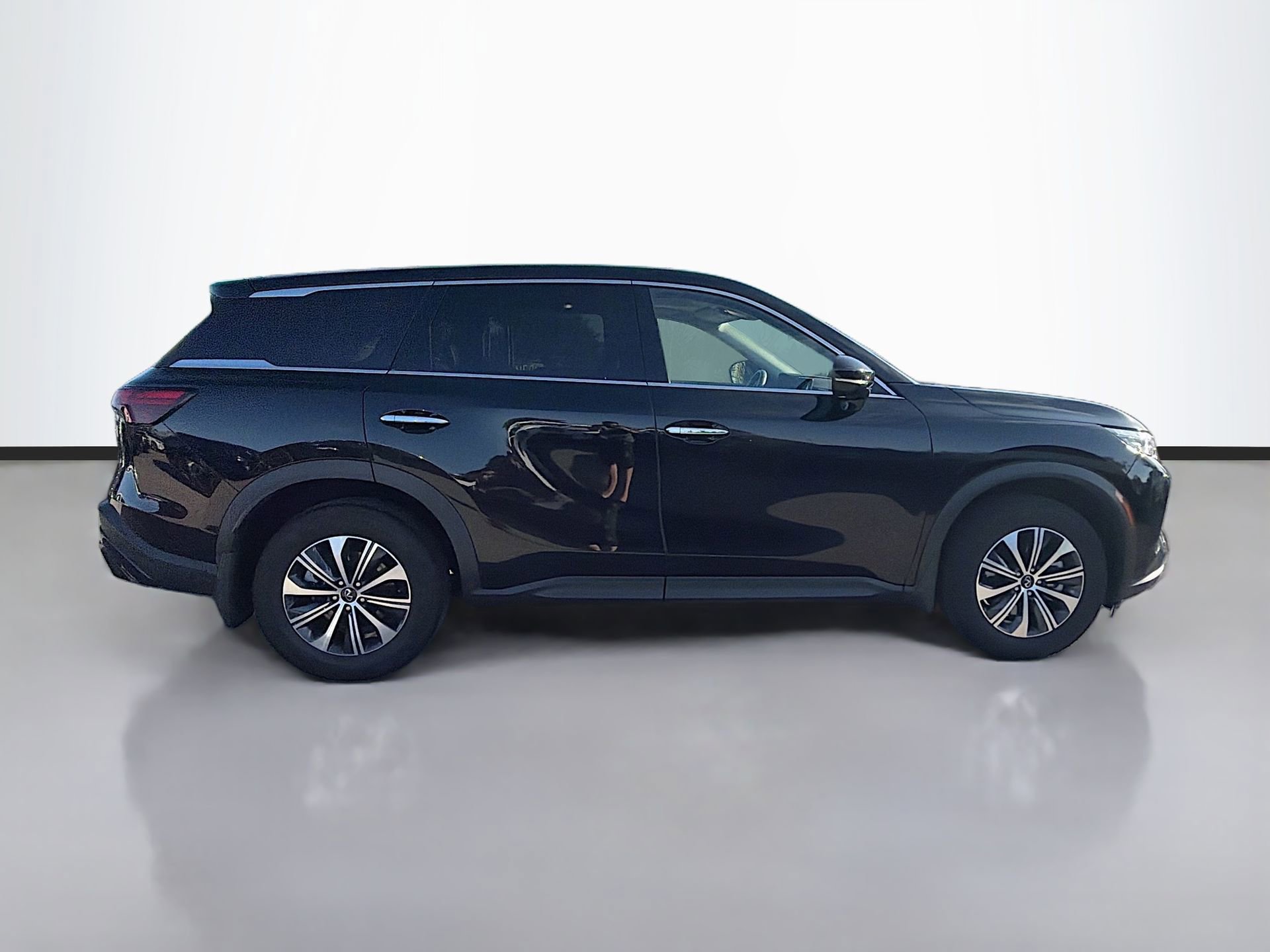 Used 2024 INFINITI QX60 Pure image 3