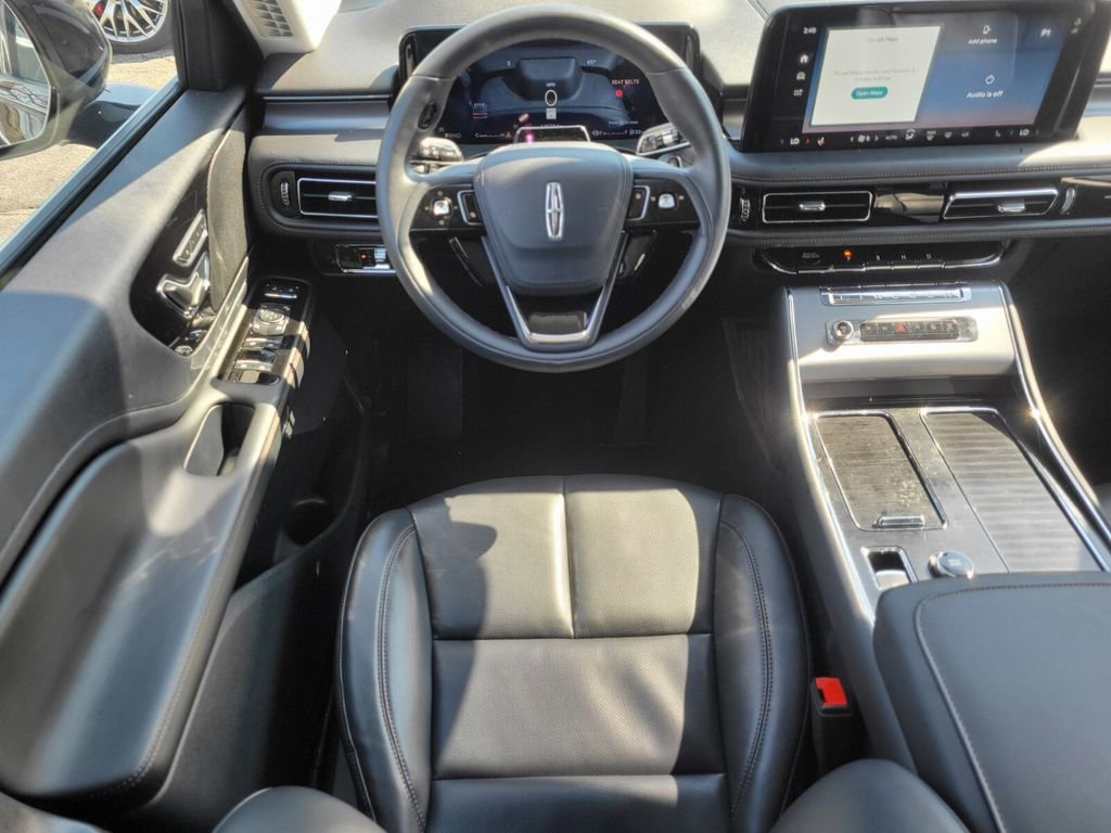 Used 2025 Lincoln Aviator AWD image 12