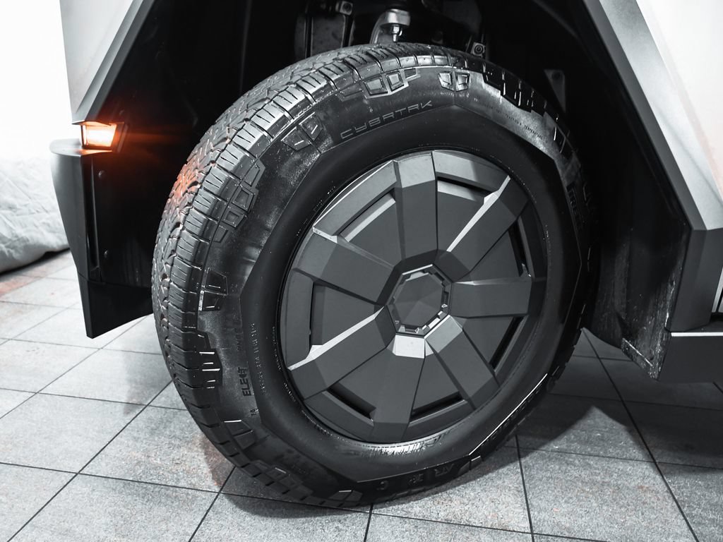 Used 2025 Tesla Cybertruck AWD Crew Cab image 6