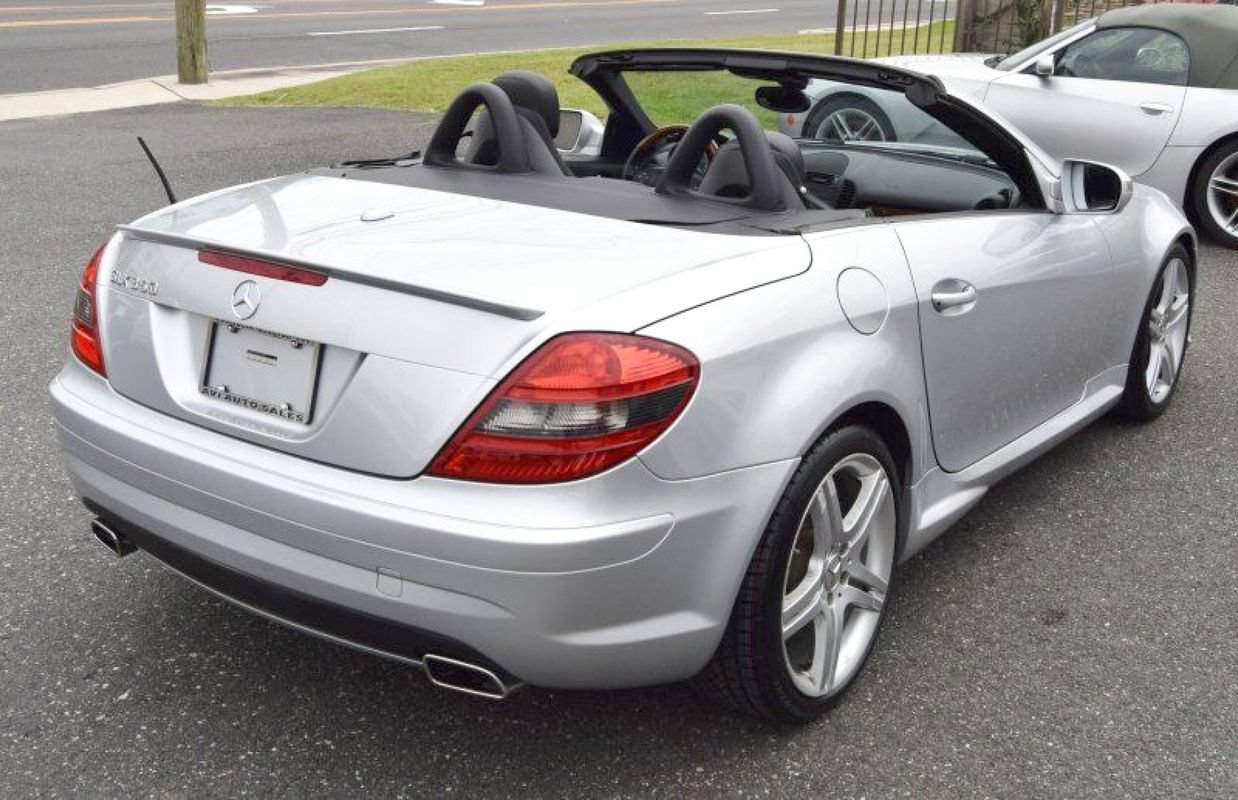 Used 2011 Mercedes-Benz SLK 350 image 14