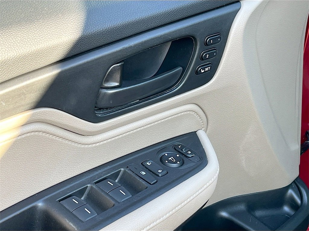 Used 2023 Honda Odyssey EX-L image 17