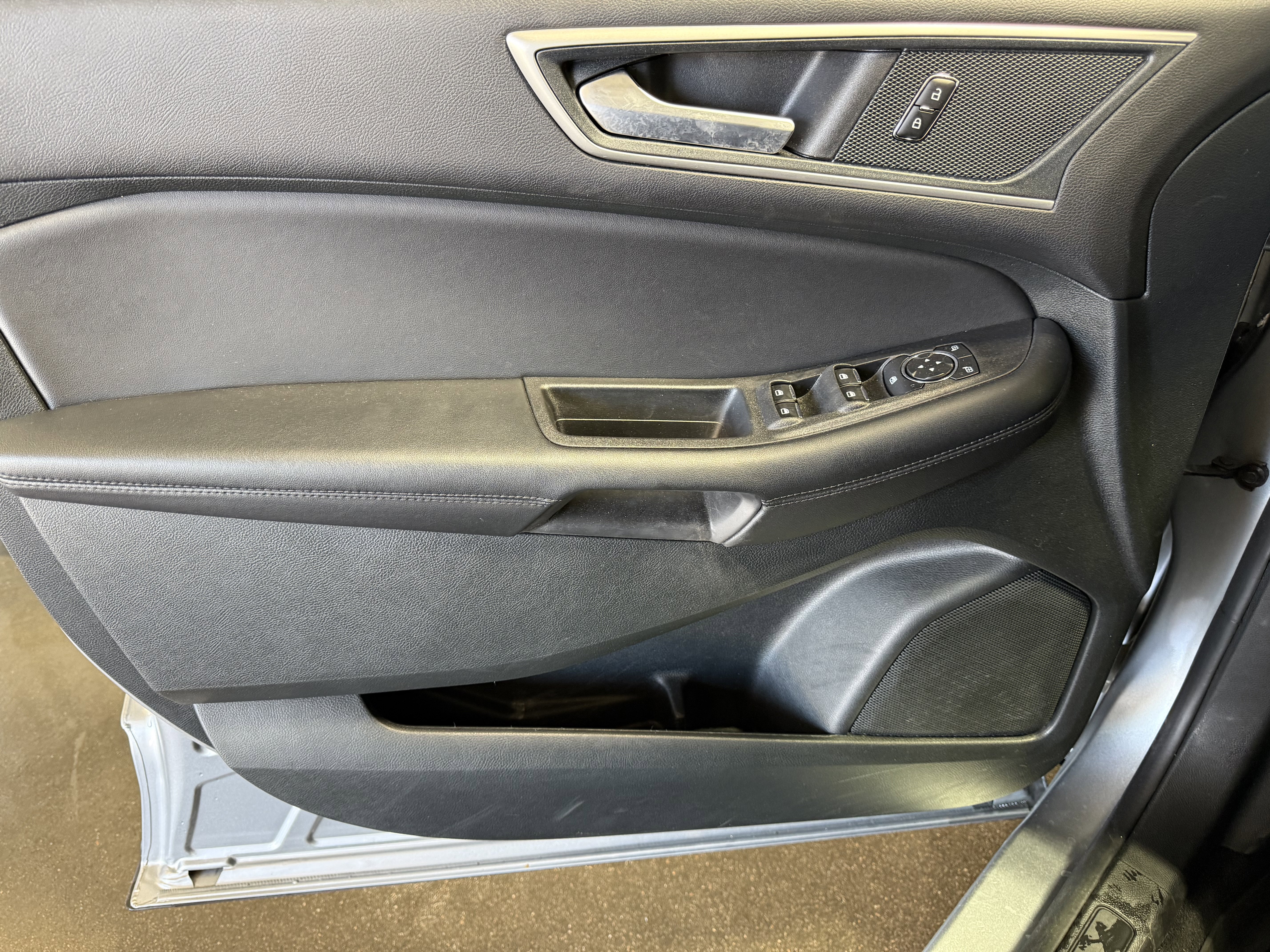 Used 2024 Ford Edge SEL image 16