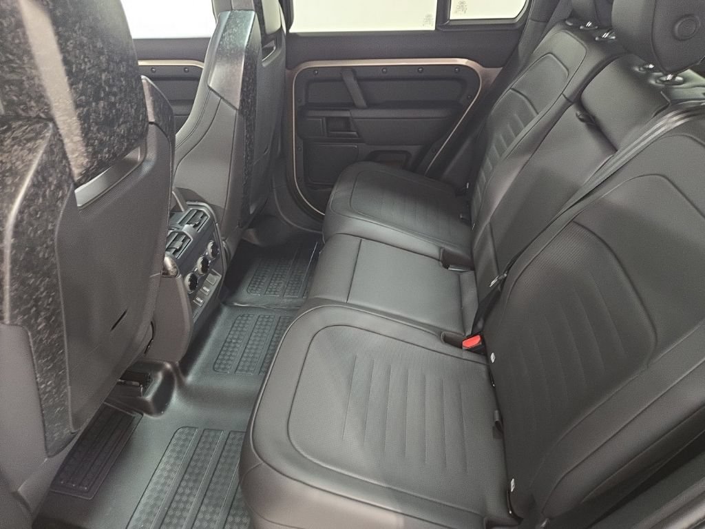 New 2026 Land Rover Defender 110 AWD/4WD image 25