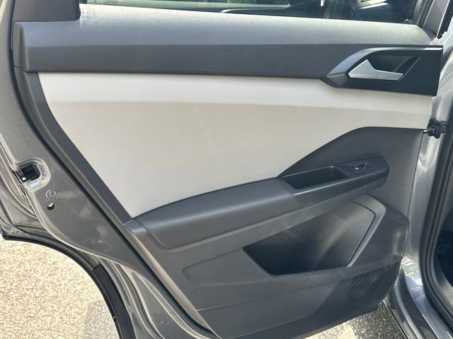 Used 2022 Volkswagen Taos SE w/ IQ.Drive SE Package image 12