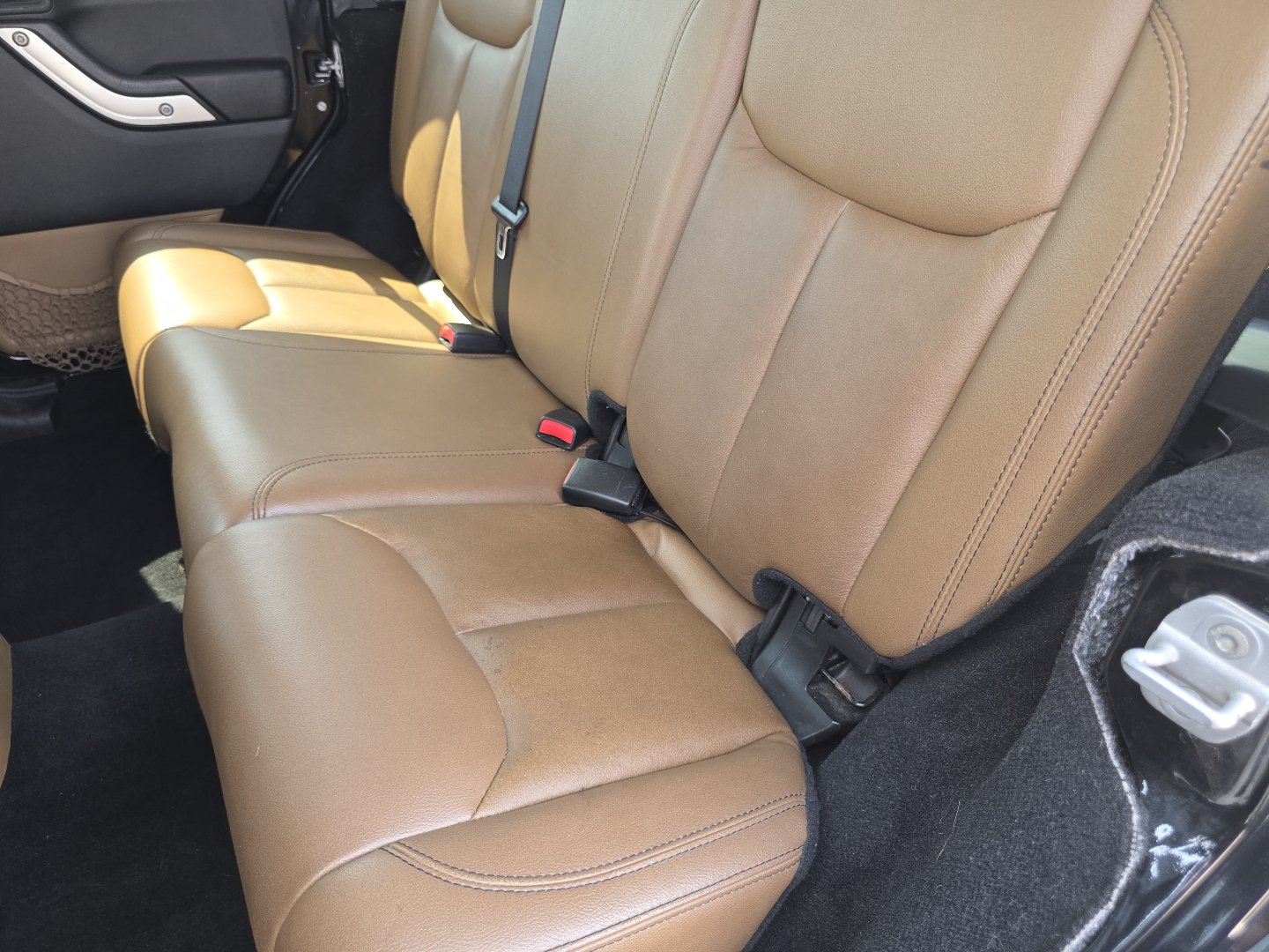 Used 2014 Jeep Wrangler Unlimited Sahara w/ Connectivity Group AWD/4WD image 19
