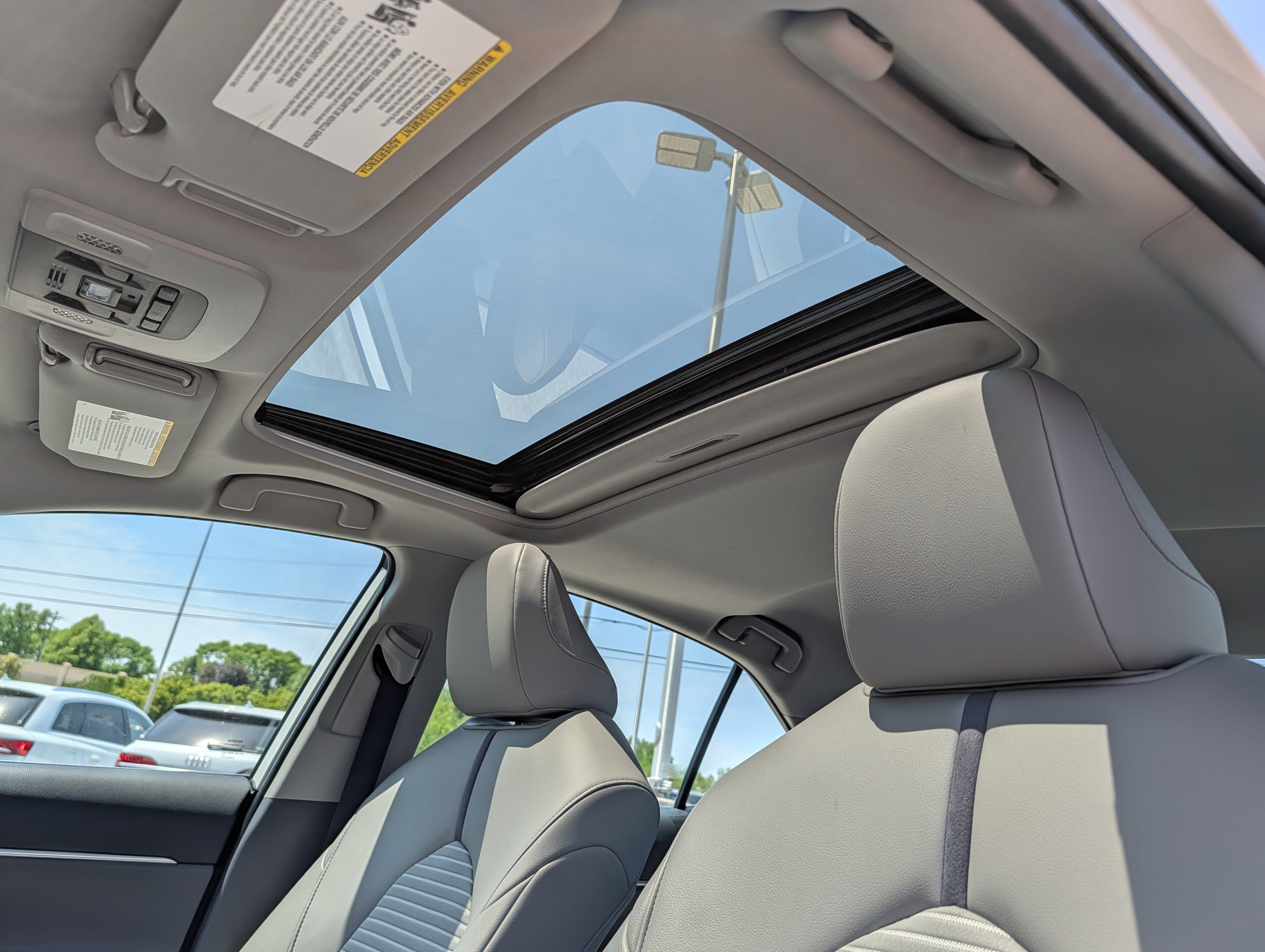 Used 2022 Toyota Camry SE w/ Audio Upgrade Package FWD image 32