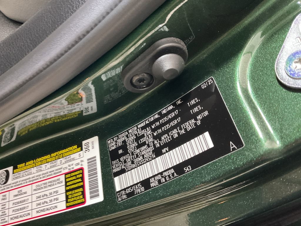 Used 2025 Toyota Sienna XLE FWD image 29