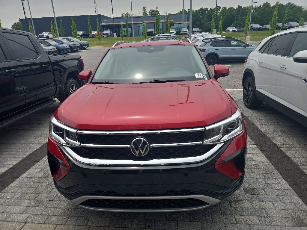Used 2024 Volkswagen Taos SEL AWD/4WD image 2