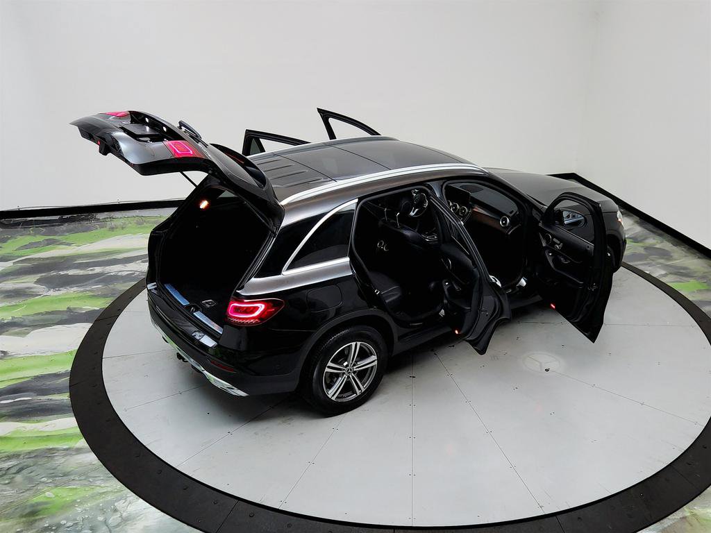 Used 2020 Mercedes-Benz GLC 300 4MATIC w/ Parking Assistance Package image 36