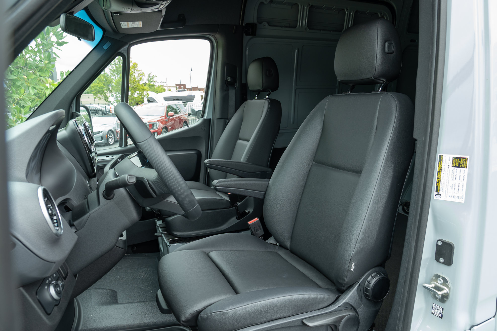 Used 2025 Mercedes-Benz Sprinter 2500 image 10
