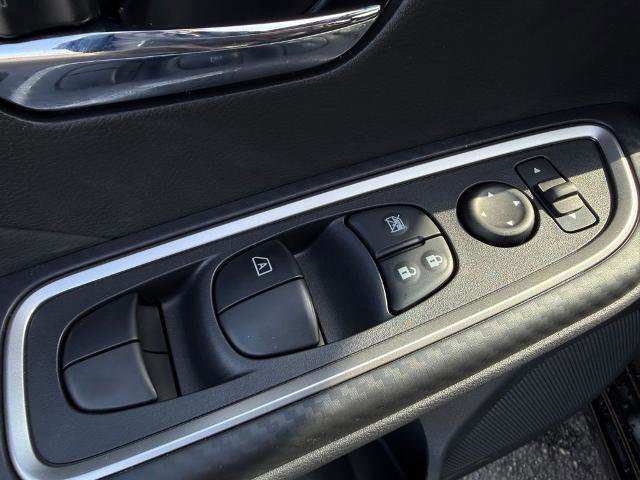 New 2025 Nissan Versa SR w/ Trunk Package image 20