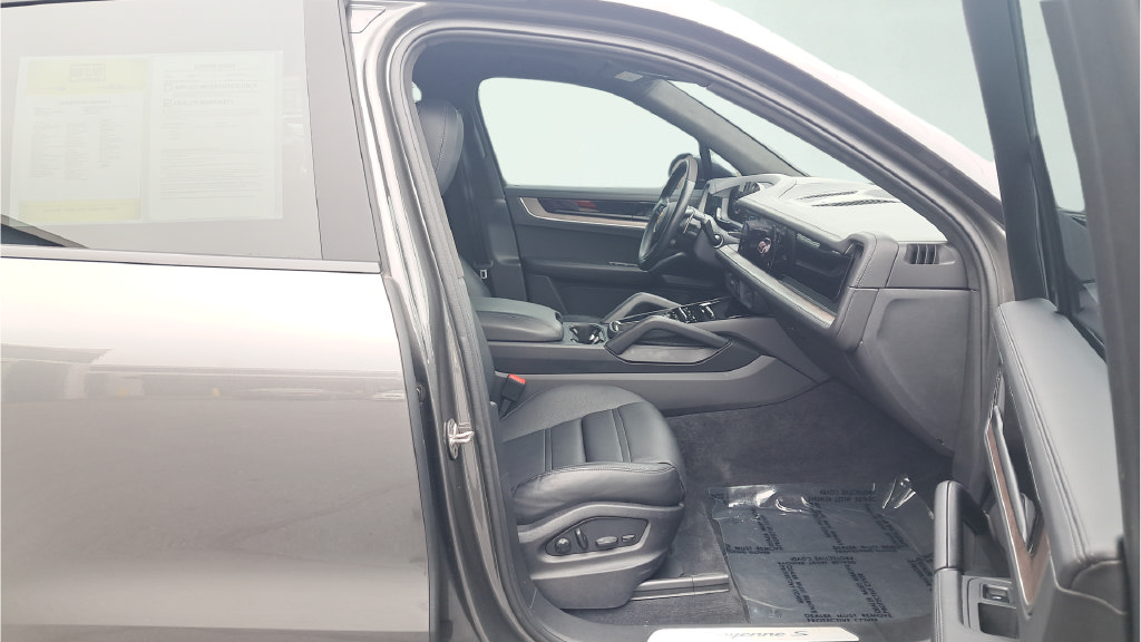 Used 2024 Porsche Cayenne S AWD/4WD image 16