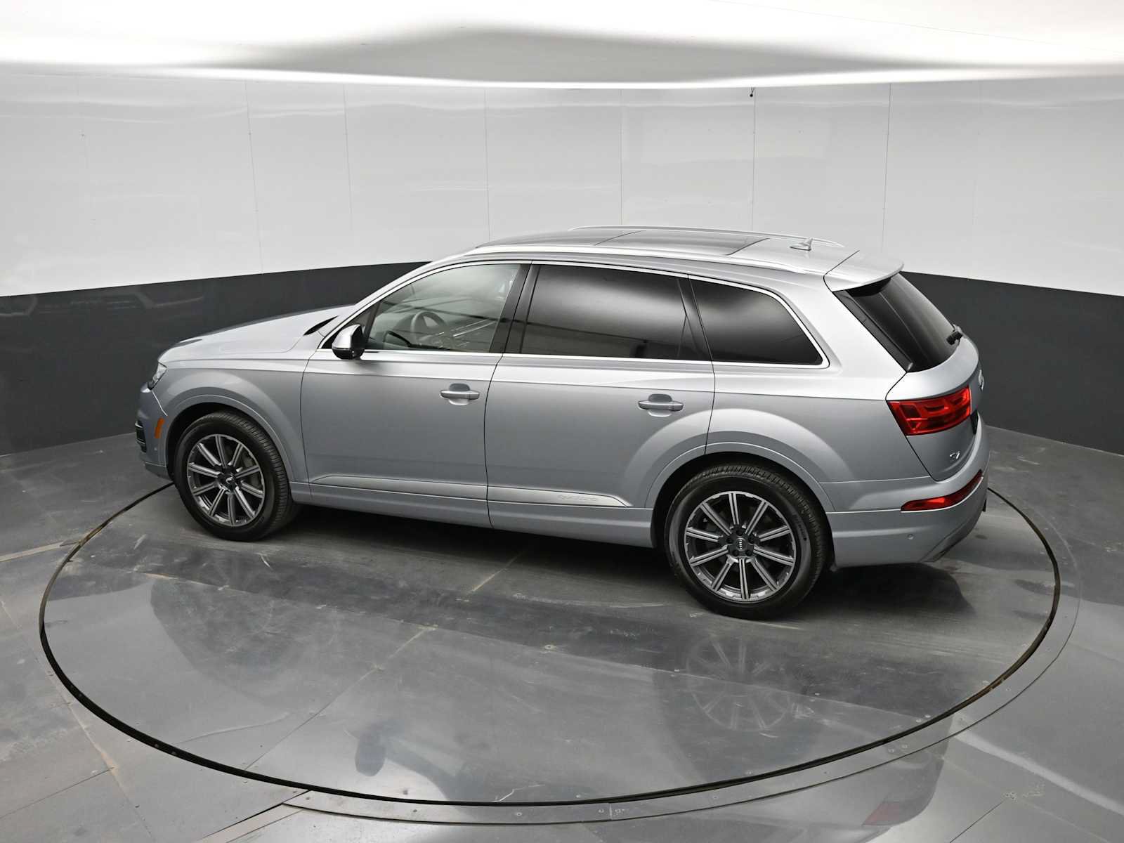 Used 2019 Audi Q7 3.0T Premium Plus w/ Premium Plus Package AWD/4WD image 34