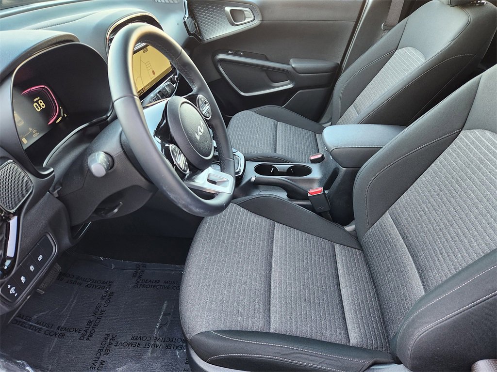 Used 2025 Kia Soul EX image 9