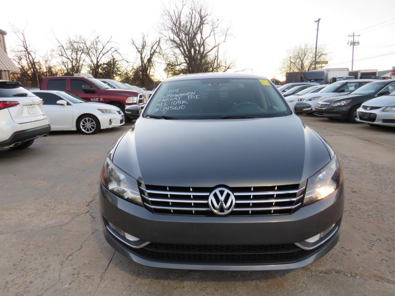 Used 2014 Volkswagen Passat TDI SEL Premium FWD image 2