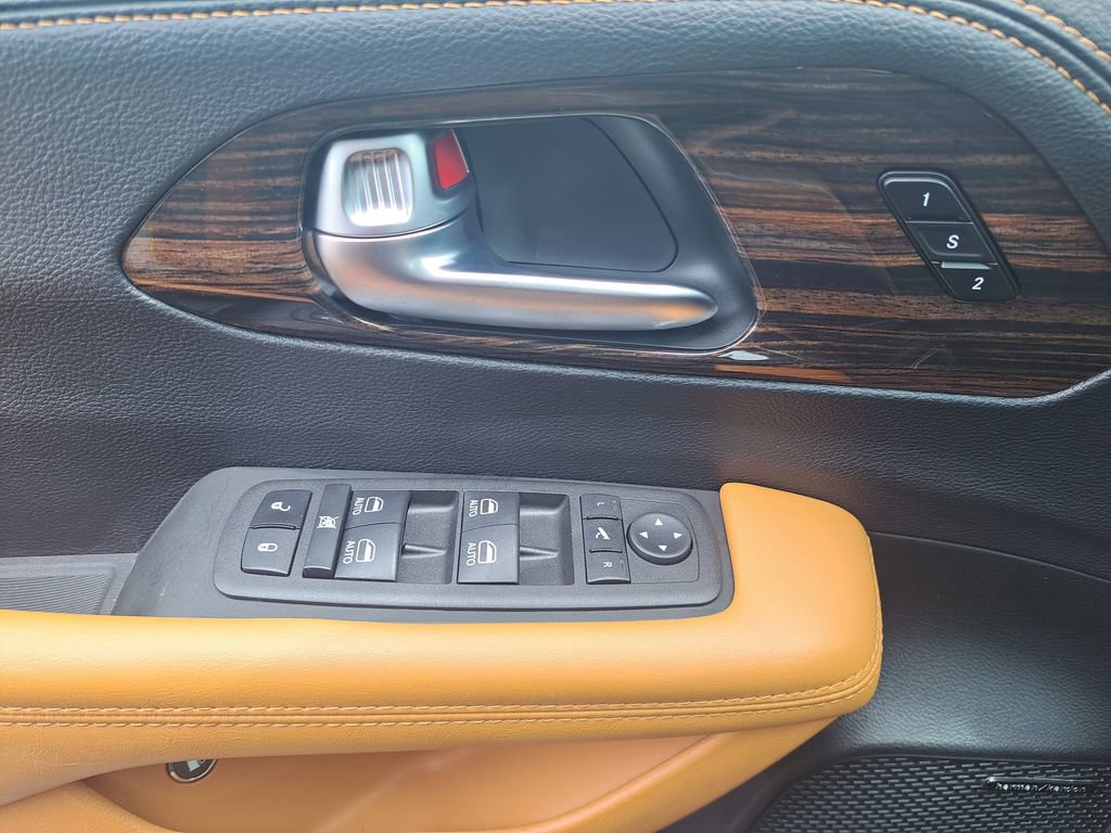 Used 2023 Chrysler Pacifica Pinnacle FWD image 24