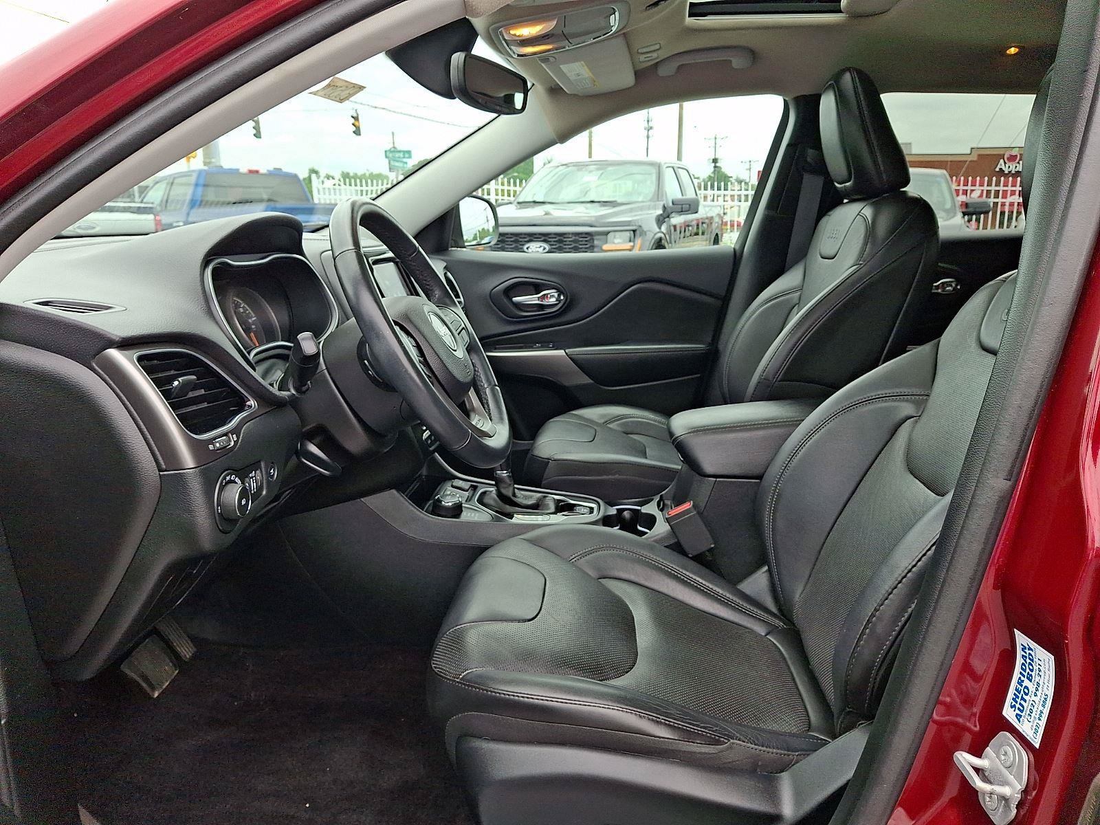 Used 2019 Jeep Cherokee Limited AWD/4WD image 13