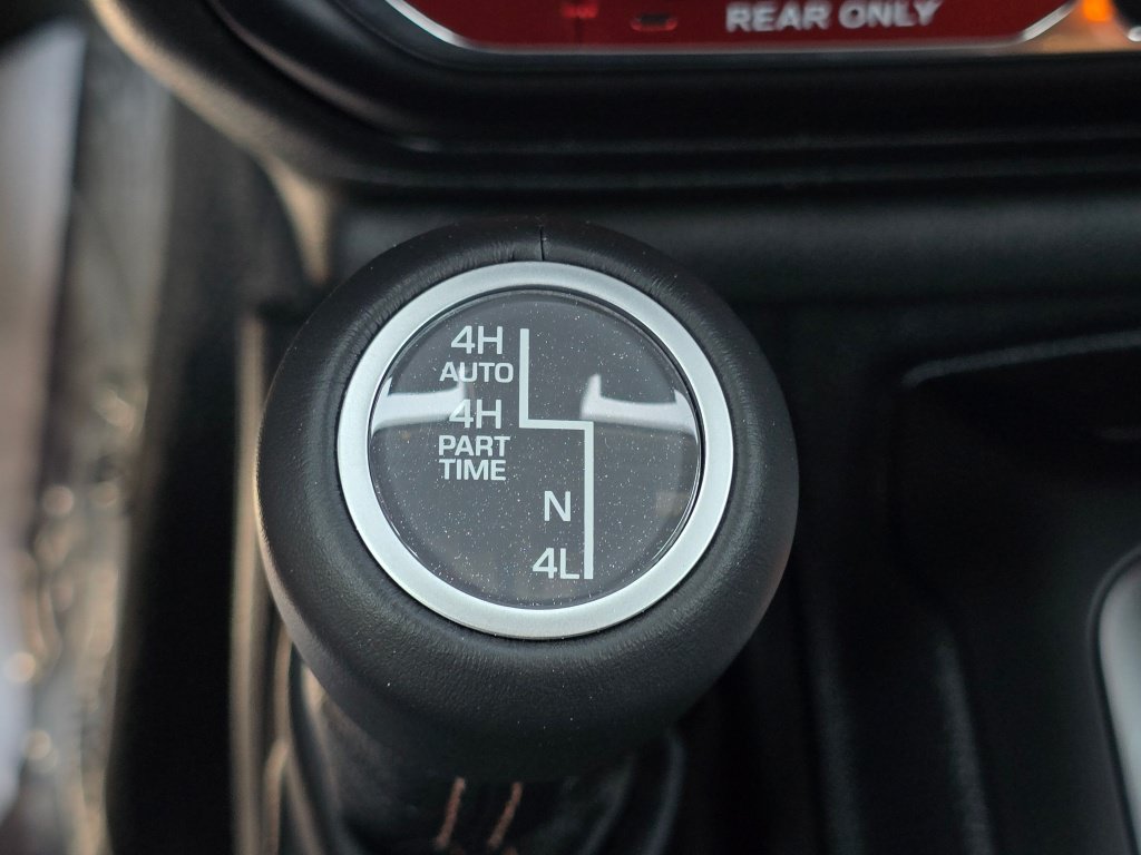 Used 2021 Jeep Wrangler Unlimited Rubicon w/ Dual Top Group AWD/4WD image 47